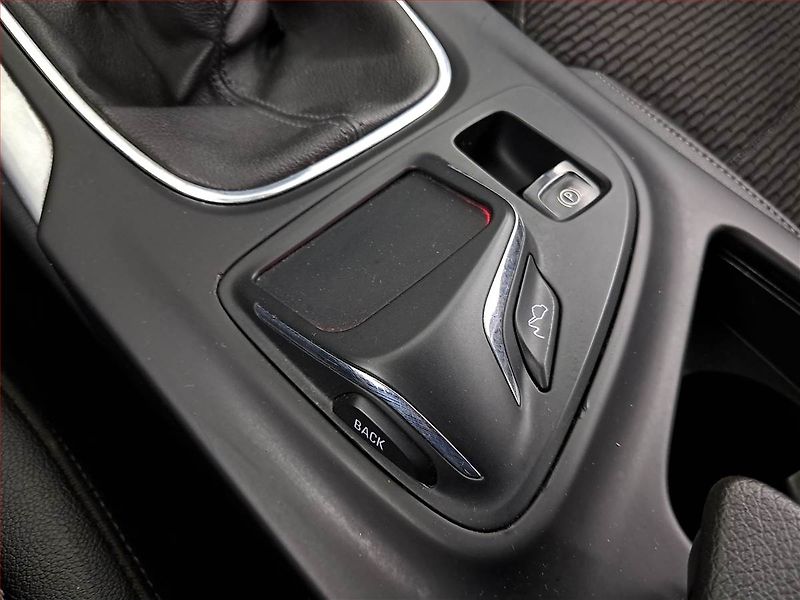 Opel Insignia (2013) 2.0 CDTI, Tempomat - fotka 16 z 20