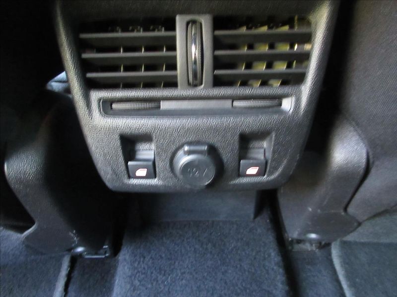 Citroën DS5 2,0 HDi Hybrid, 4x4, automat - fotka 23 z 26