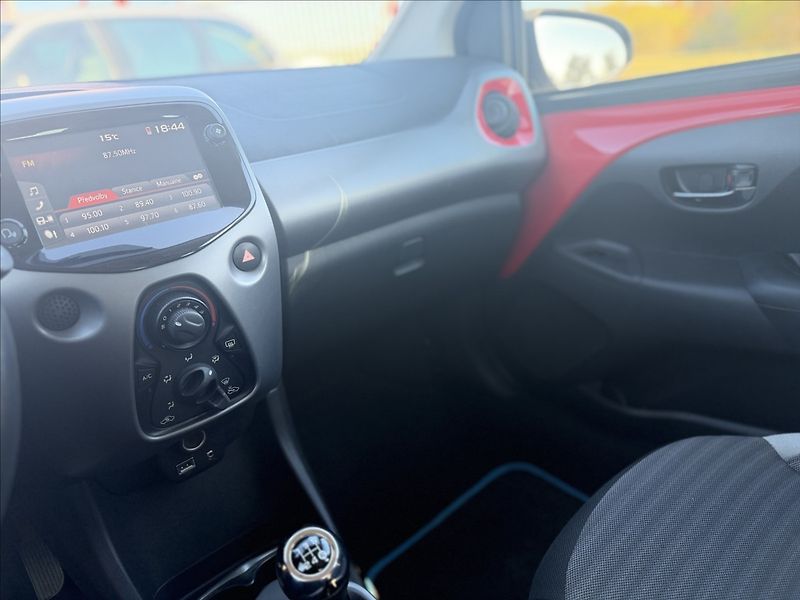 Toyota Aygo 1,0 i 53kW KLIMA 33.000Km - fotka 11 z 22