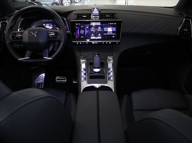 DS Automobiles DS7 Crossback 1,6 PHEV 300k.4x4 Rivoli PANO. - fotka 8 z 29