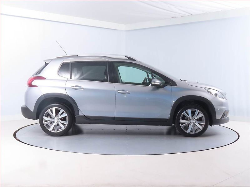 Peugeot 2008 (2016) 1.6 BlueHDi, Serv.kniha, Navi - fotka 6 z 13