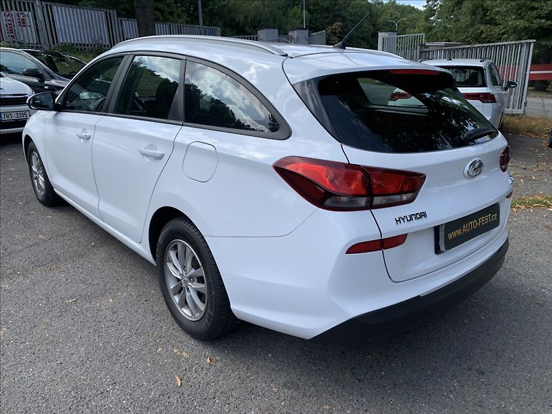 Hyundai i30 1,6 CRDI ČR - fotka 7 z 17