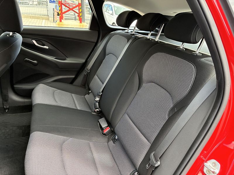 Hyundai i30 WG 1.0T-GDi 88kW ČR DPH TAŽNÉ  - fotka 13 z 24