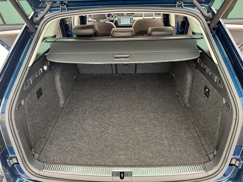 Škoda Superb 1.4tsi*Plug-In*160kw*L&K*PANO* - fotka 11 z 44