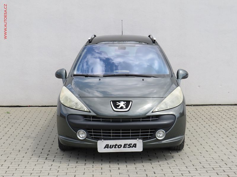Peugeot 207 (2008) 1.6i, Panor. AC - fotka 2 z 15
