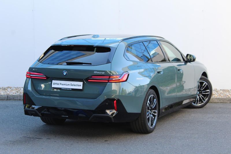 BMW Řada 5 550e xDrive - fotka 2 z 26