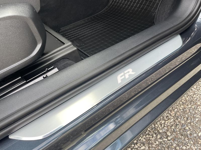 Seat Leon (2021) 1.5 TSI 110 kW DSG FR - fotka 43 z 47