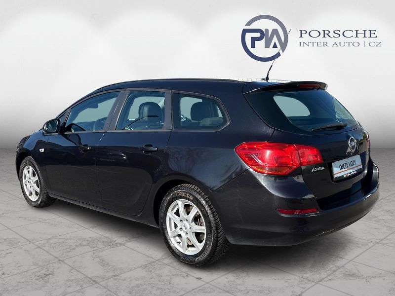 Opel Astra 1.7 TDCi Sports Tourer 81 kW - fotka 8 z 23