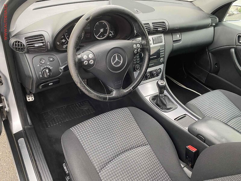 Mercedes-Benz Třídy C (2006) 2.2CDi, ČR, AC, TZ - fotka 8 z 17