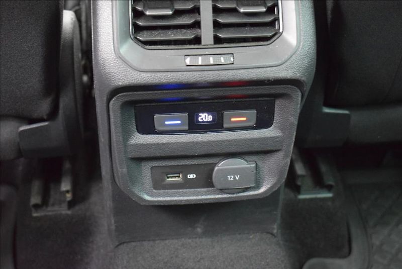 Volkswagen Tiguan 2,0 TDi, virtual,pano,navi, - fotka 17 z 44