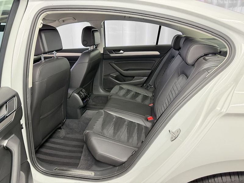 Volkswagen Passat 2.0TSI 200KW DSG 4MOTION R-LIN - fotka 10 z 28