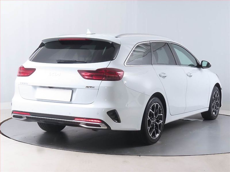 Kia Ceed (2025) GT Line 1.5 T-GDI - fotka 5 z 17