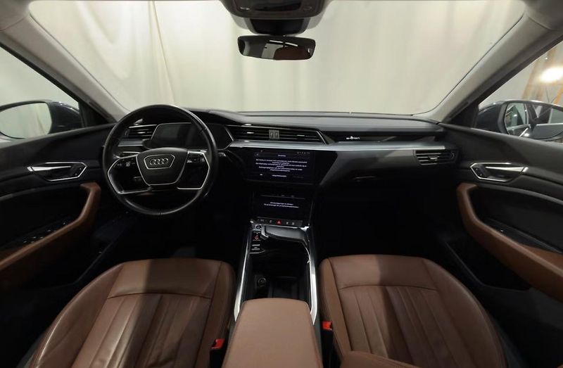 Audi Q8 e-tron 50 Q SoH 95% 360Kam Vzduch LED - fotka 14 z 26