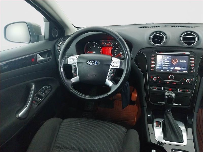 Ford Mondeo (2010) 2.0 TDCi, Automat, Tažné - fotka 7 z 20
