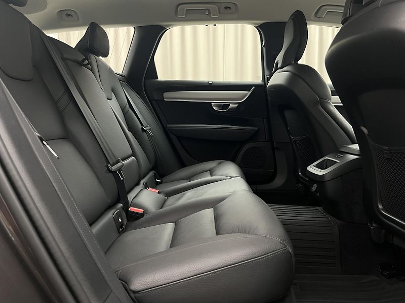 Volvo V90 CC B4 AWD BRIGHT PLUS AUT CZ - fotka 21 z 45
