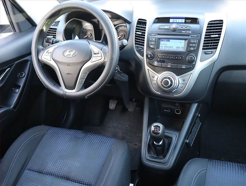 Hyundai ix20 (2012) 1.6 CVVT, LPG, Park. senzory - fotka 7 z 16
