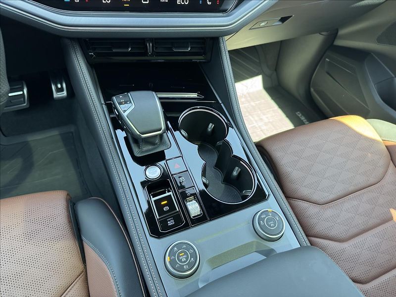 Volkswagen Touareg 3,0 TSI V6 R-Line 4MOT ZÁRUKA - fotka 19 z 37