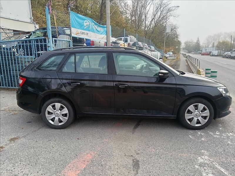 Škoda Fabia 1,0 MPi  Active - fotka 13 z 21