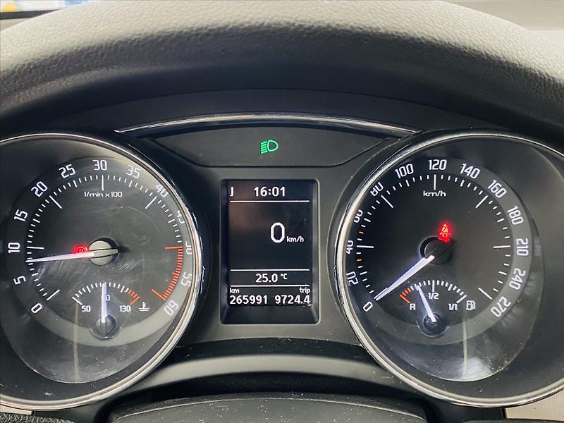 Škoda Superb 2,0 TDI 125kW 4x4 Elegance - fotka 11 z 25