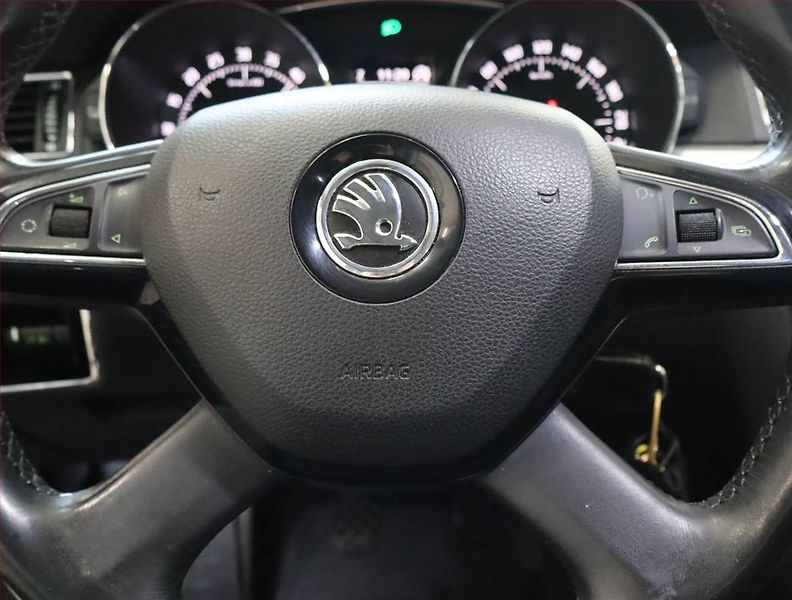 Škoda Superb (2014) Greenline 1.6 TDI, Navi - fotka 21 z 22