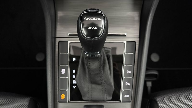 Škoda Superb 2.0 TDI DSG 4x4 Style - fotka 25 z 30