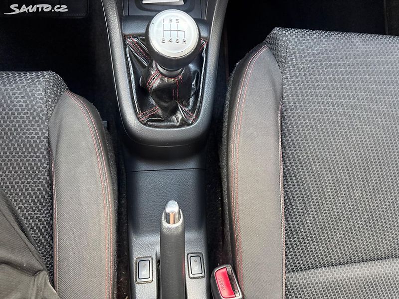 Suzuki Swift (2012) Sport, 1.6i, 100kw - fotka 16 z 18