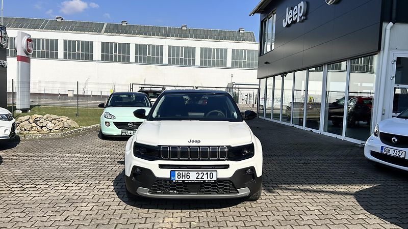 Jeep Avenger 1.2T Summit 110k AT - fotka 2 z 13