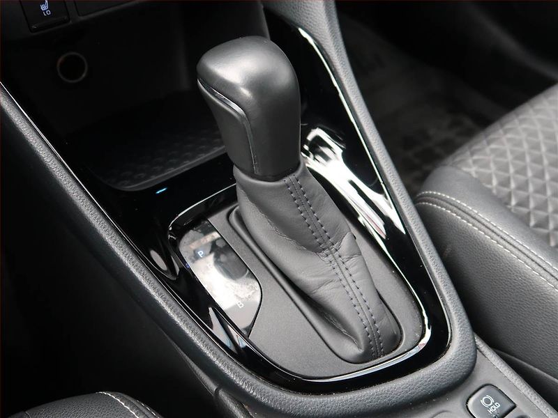 Toyota Yaris (2022) Style 1.5 VVT-i Hybrid - fotka 13 z 18