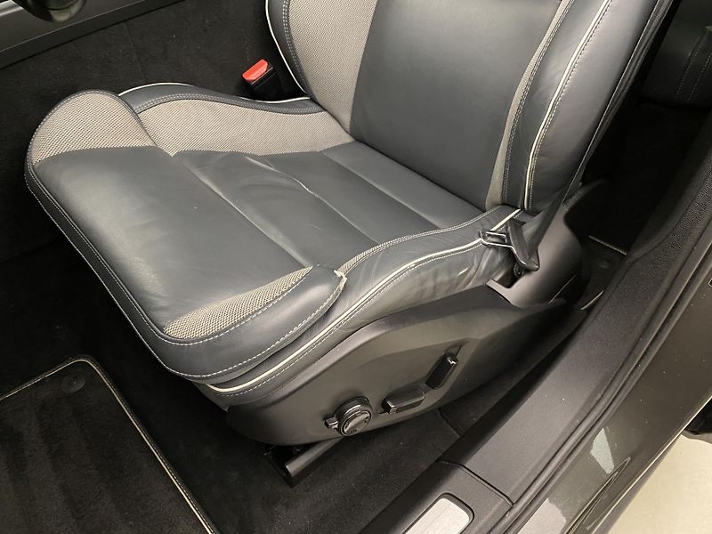 Volvo XC60 T5 AWD R-DESIGN AUT CZ - fotka 24 z 46