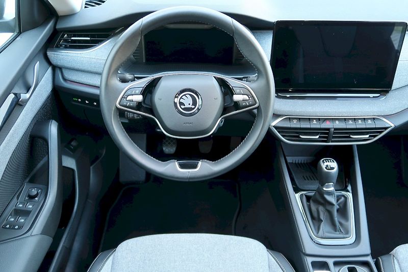 Škoda Octavia (2024) Top Selection 1.5 TSI 110 kW - fotka 24 z 28