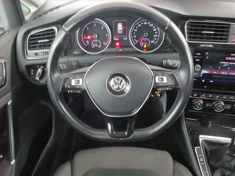 Volkswagen Golf (2018) Highline 2.0 TDI, Serv.kniha - fotka 18 z 21