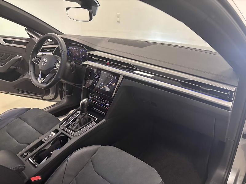 Volkswagen Arteon 2.0 TSI Pano 360 DCC Ad.Temp - fotka 12 z 22