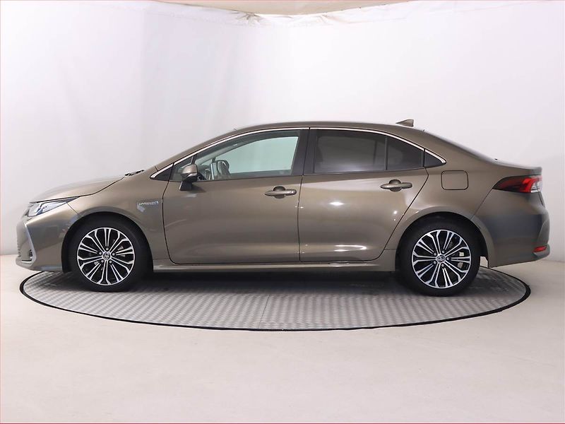 Toyota Corolla (2020) Style 1.8 Hybrid, Automat - fotka 3 z 21