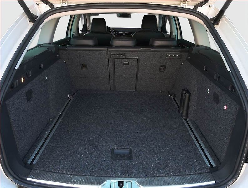 Škoda Superb (2013) Scoutline 2.0 TDI, Navi - fotka 14 z 15