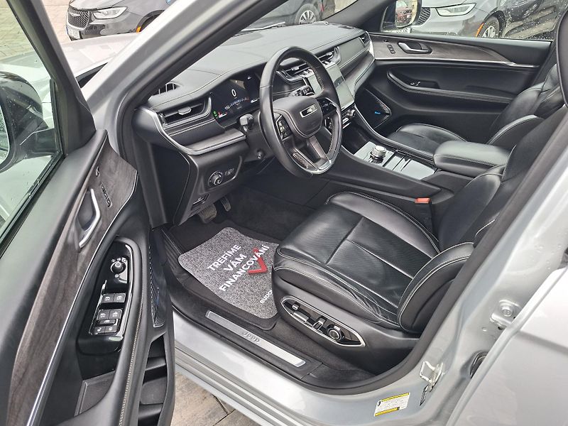 Jeep Grand Cherokee (2021) 3,6LV6 4X4 LONG OVERLAND 6míst - fotka 9 z 36