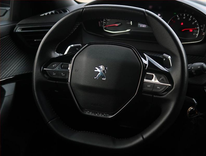 Peugeot 2008 (2023) Allure 1.2 PureTech, Automat - fotka 16 z 17