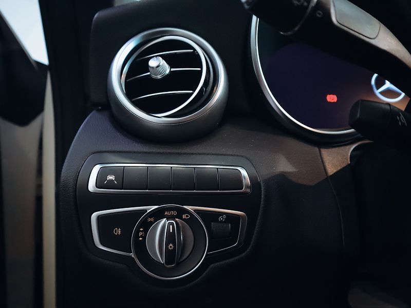 Mercedes-Benz Třídy C C 300d coupe 4MATIC AMG - fotka 18 z 32
