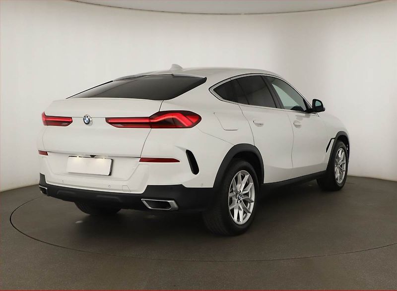 BMW X6 (2021) xDrive40i - fotka 5 z 19