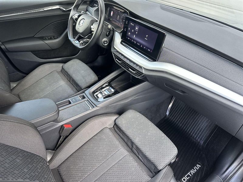 Škoda Octavia (2023) Combi 1.5 TSI e-TEC DSG Style+ - fotka 10 z 35