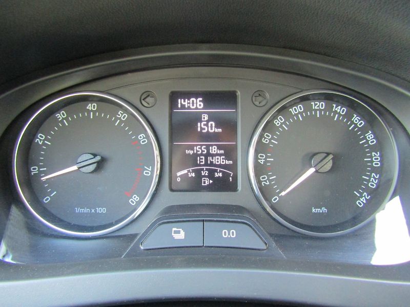 Škoda Rapid (2015) 1.2 TSI 77kW  TOP QUALITY - fotka 29 z 37