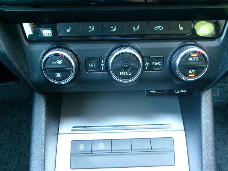 Škoda Octavia 2,0 TDI AUTOKLIMA - fotka 27 z 40