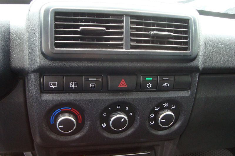 Lada Niva (2026) LEGEND, 1.7i,4x4,Nové,STK 8/28 - fotka 46 z 63