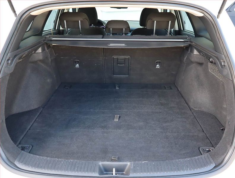 Hyundai i30 (2021) Family Comfort 1.5 T-GDI MHEV - fotka 13 z 17