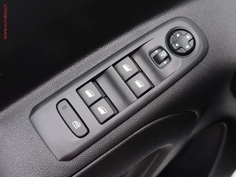 Opel Combo (2022) 1.5CDTi, 1.maj,ČR, Elegance - fotka 18 z 20