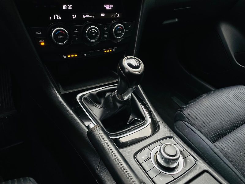 Mazda 6 2.0i MANUÁL SENZORY SERVISKA - fotka 33 z 45