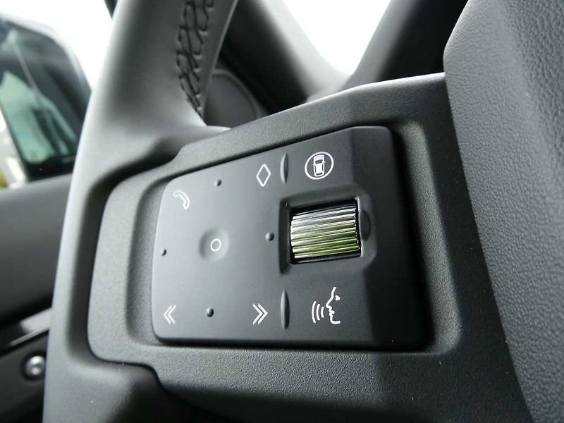 Land Rover Defender 110 3,0 X-Dynamic SE D250 - fotka 19 z 37