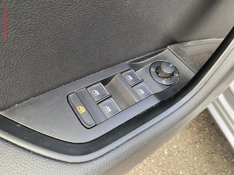 Škoda Superb (2016) 1.6 TDi, Style, DSG, kůže - fotka 13 z 18