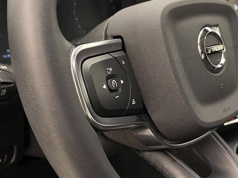Volvo XC40 T2 ESSENTIAL  - fotka 19 z 37