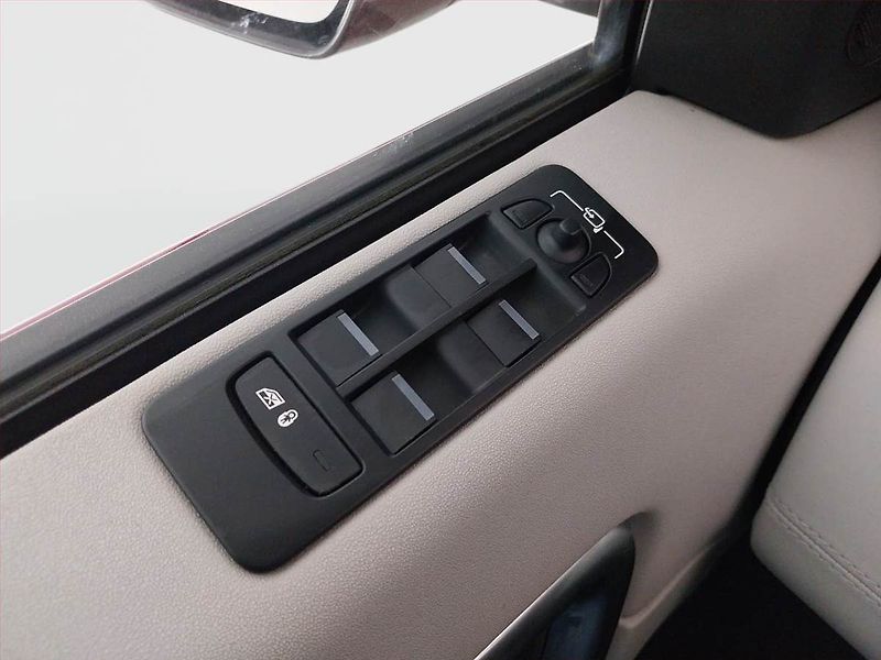 Land Rover Discovery Sport (2016) TD4, 4X4, Automat, 7 míst - fotka 19 z 22