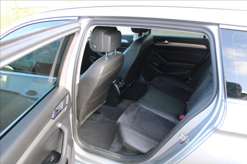 Volkswagen Passat 2,0 TDi  DSG, 4x4, HIGHLINE - fotka 11 z 31